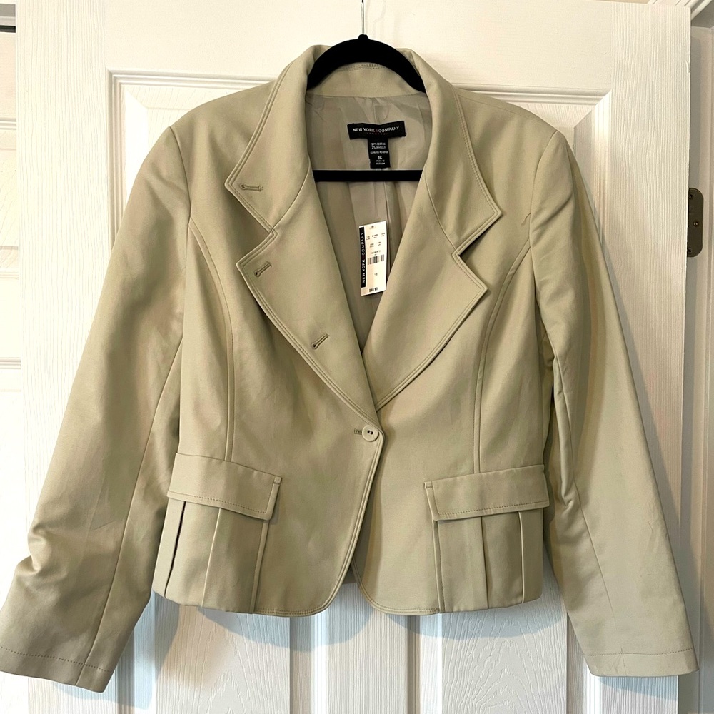 NWT New York & Co cropped blazer